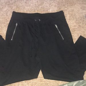 ADORABLE zipper pocket black joggers